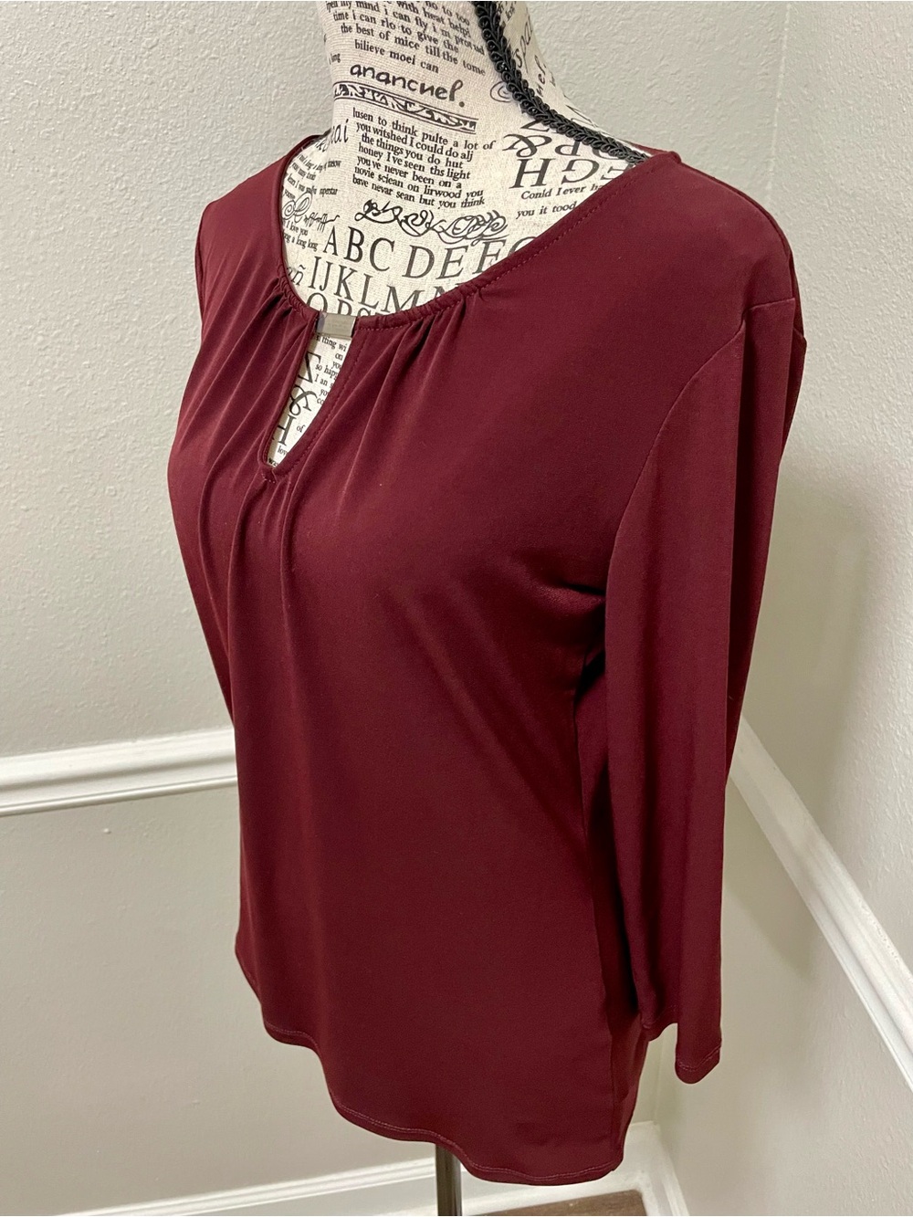 New York & Company Long Sleeve Keyhole Top in Burgundy